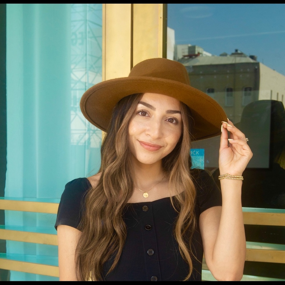 Meet your Posher, Nadia